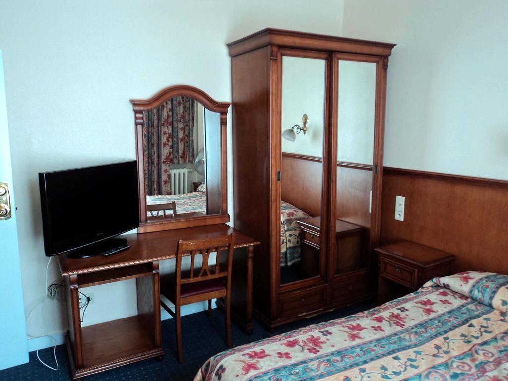 Hotel Continental Saint-Gilles 객실 사진